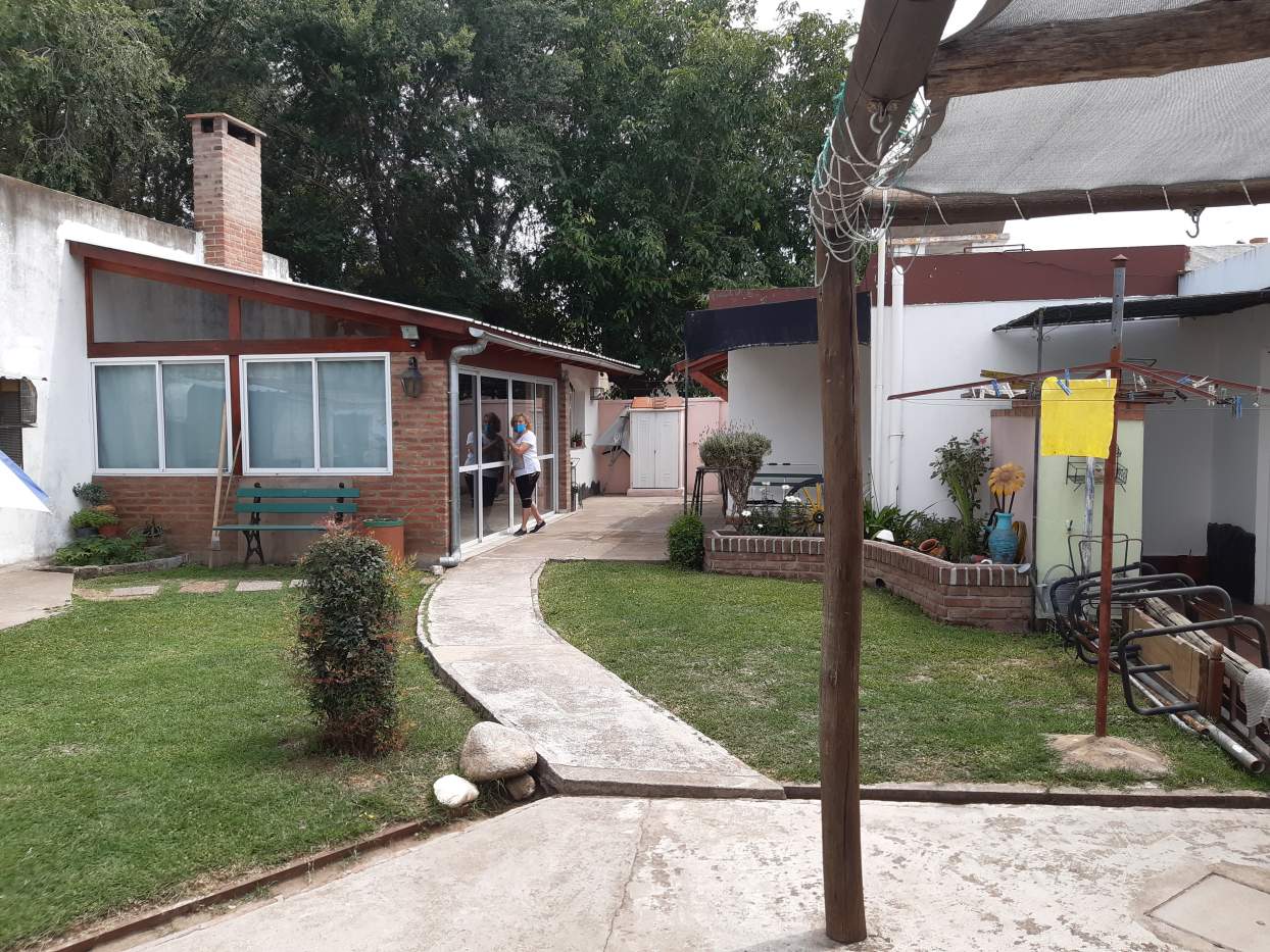 Casa en venta  2 Dptos Cosquín - Barrio Onofre Marimón - 3 dormitorios