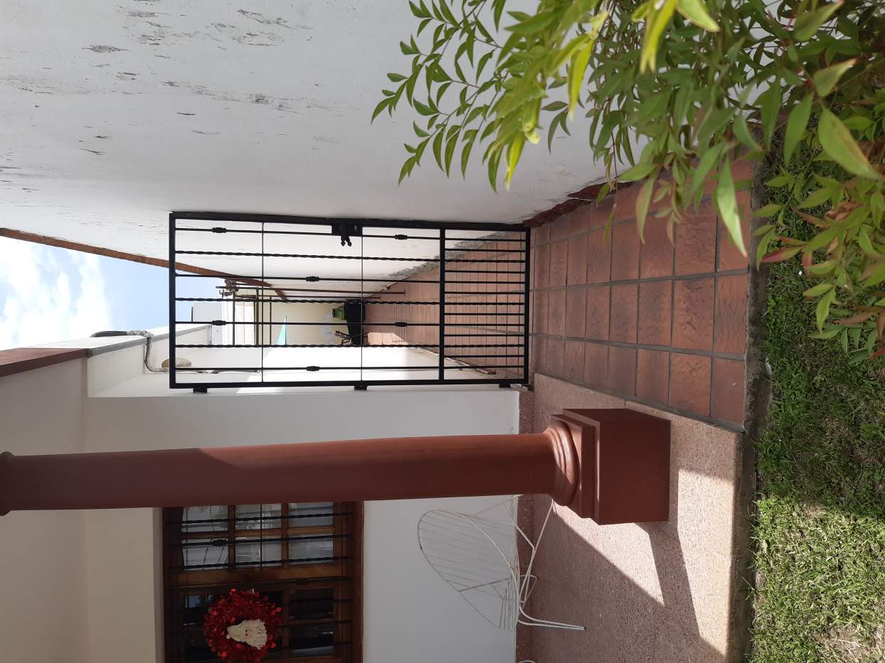 Casa en venta  2 Dptos Cosquín - Barrio Onofre Marimón - 3 dormitorios