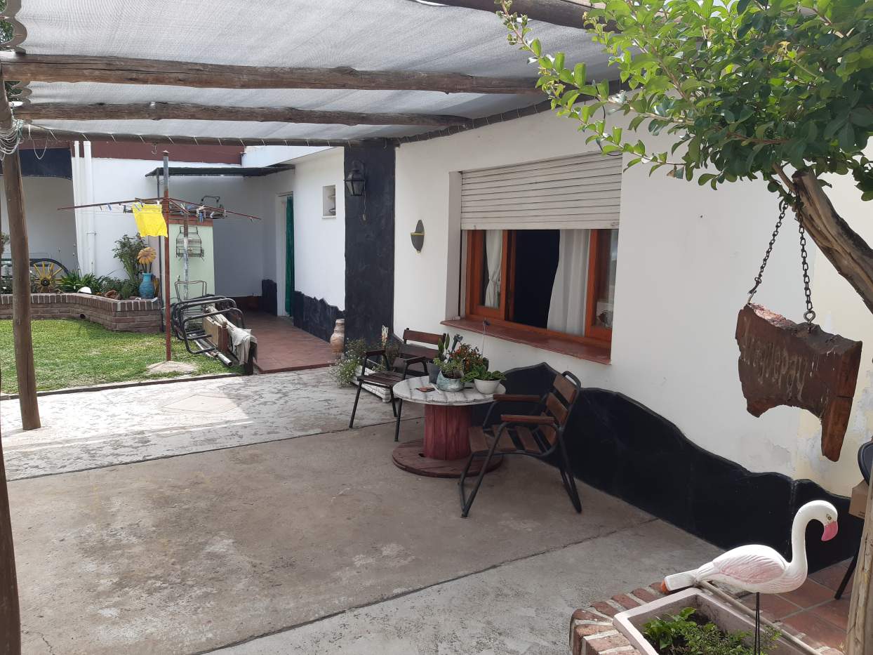 Casa en venta  2 Dptos Cosquín - Barrio Onofre Marimón - 3 dormitorios