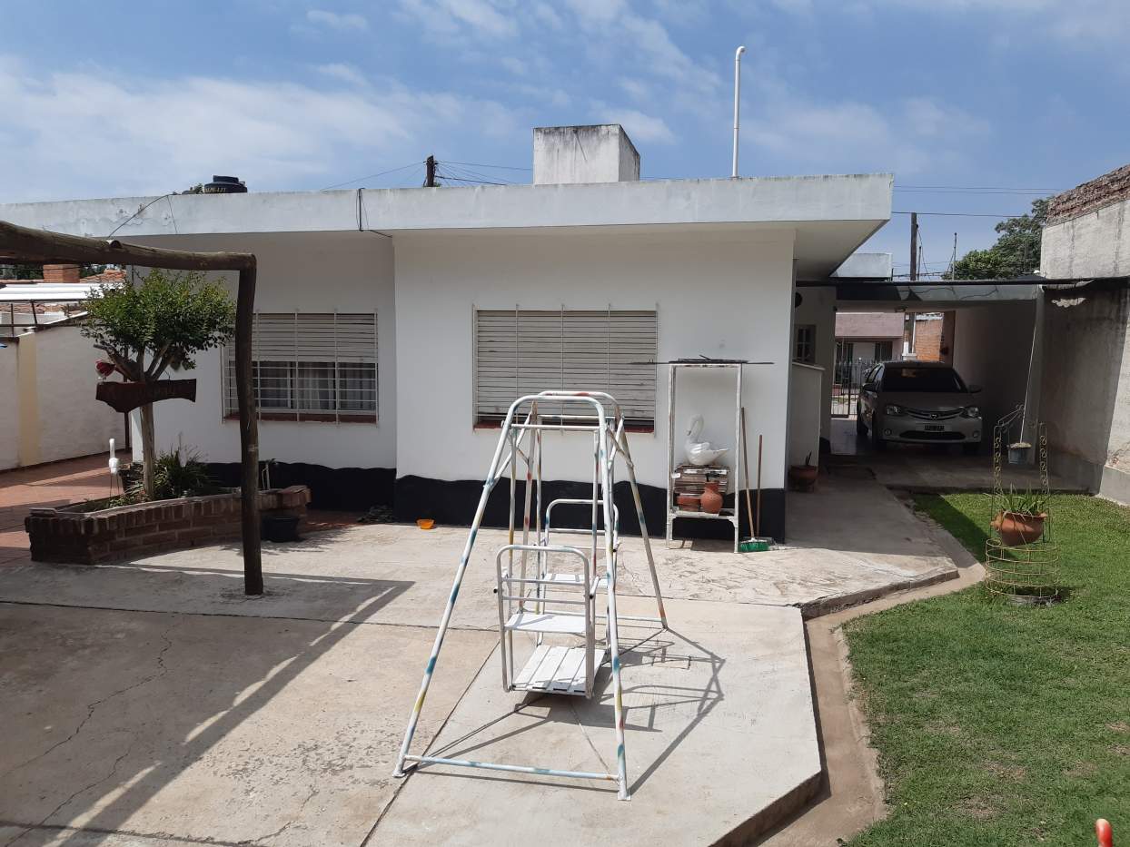 Casa en venta  2 Dptos Cosquín - Barrio Onofre Marimón - 3 dormitorios