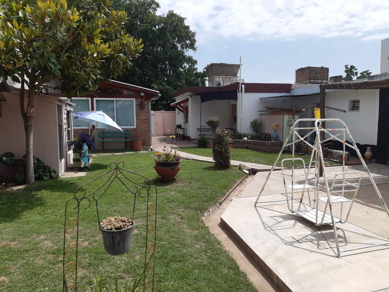 Casa en venta  2 Dptos Cosquín - Barrio Onofre Marimón - 3 dormitorios