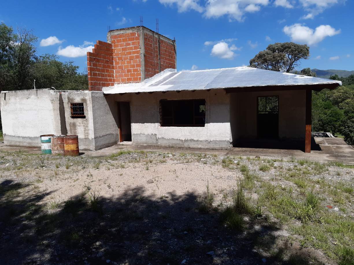 Casa en Venta a Terminar  Molinari, Cosquín - 3 dormitorios