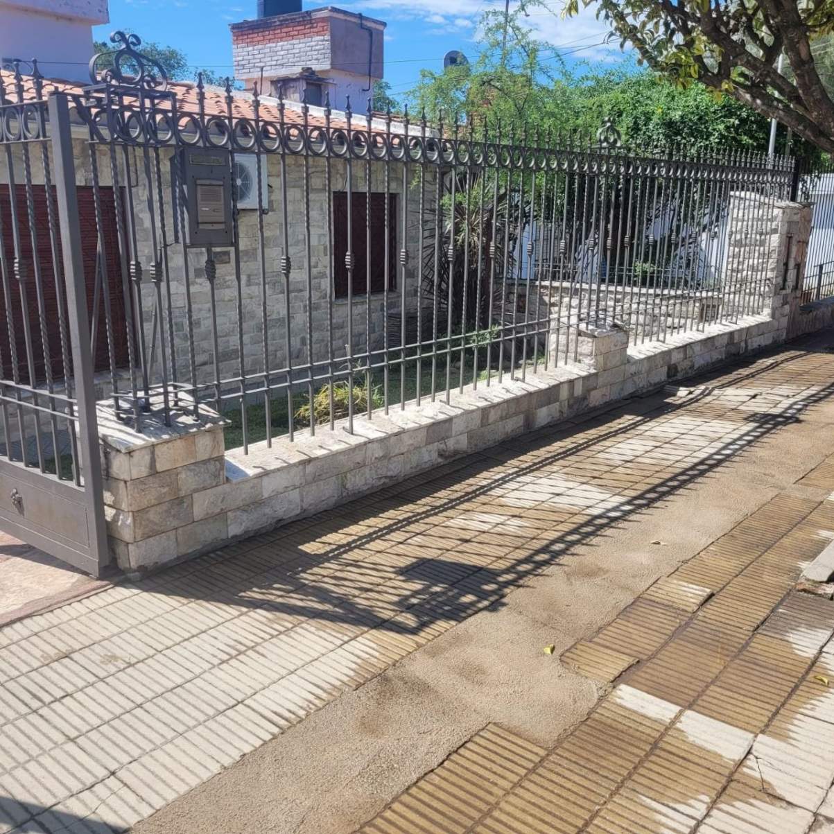 CASA EN VENTA COSQUÍN - EXCELENTE UBICACIN!! - 3 Dormitorios