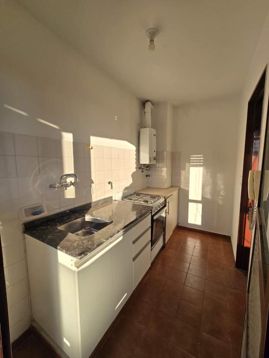 VENTA DEPARTAMENTO DE 2 DORMITORIOS MUY LUMINOSO Y CON GRAN VISTA!! LO VEMOS???