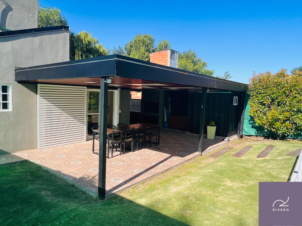 Casa en alquiler permanente con pileta