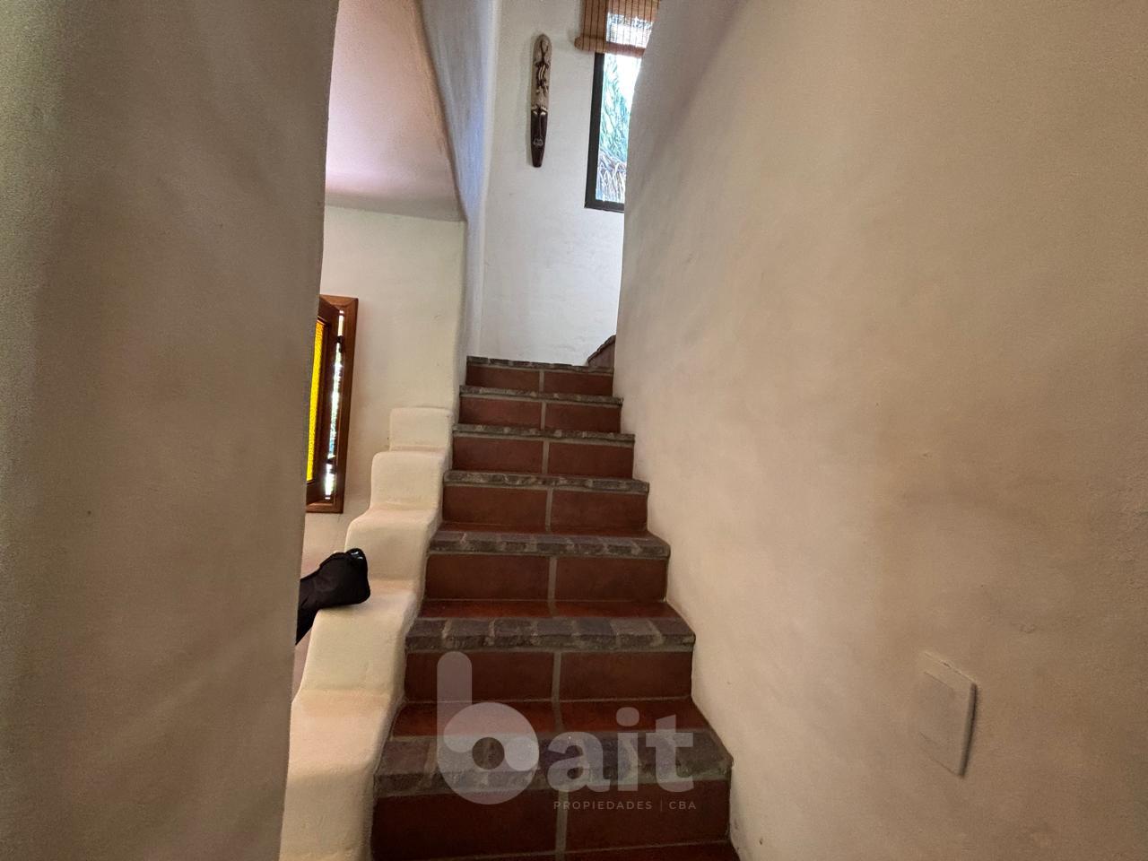 VENDO CASA 4 DORMITORIOS BARRIO LOS CIELOS VALLE ESCONDIDO S 24 HORAS APTO CREDITO