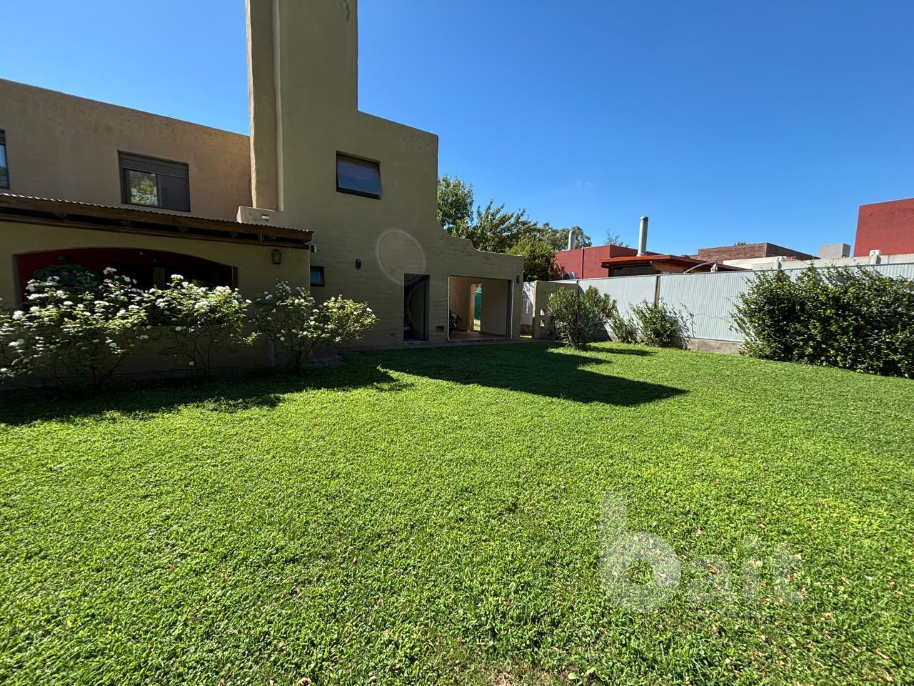 VENDO CASA 4 DORMITORIOS BARRIO LOS CIELOS VALLE ESCONDIDO S 24 HORAS APTO CREDITO