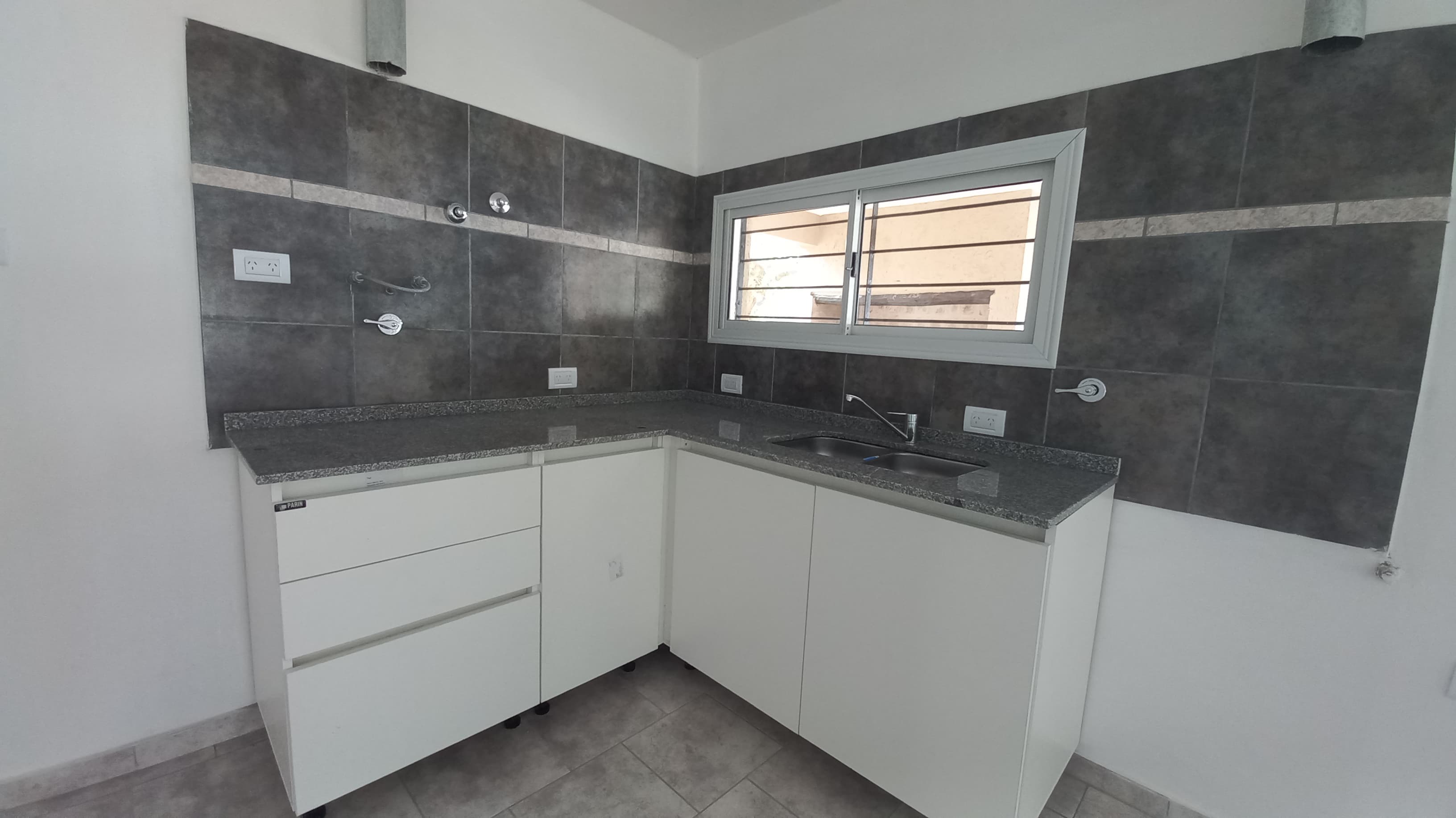 CASA EN VENTA A ESTRENAR COSQUÍN, Molinari - 2 dormitorios