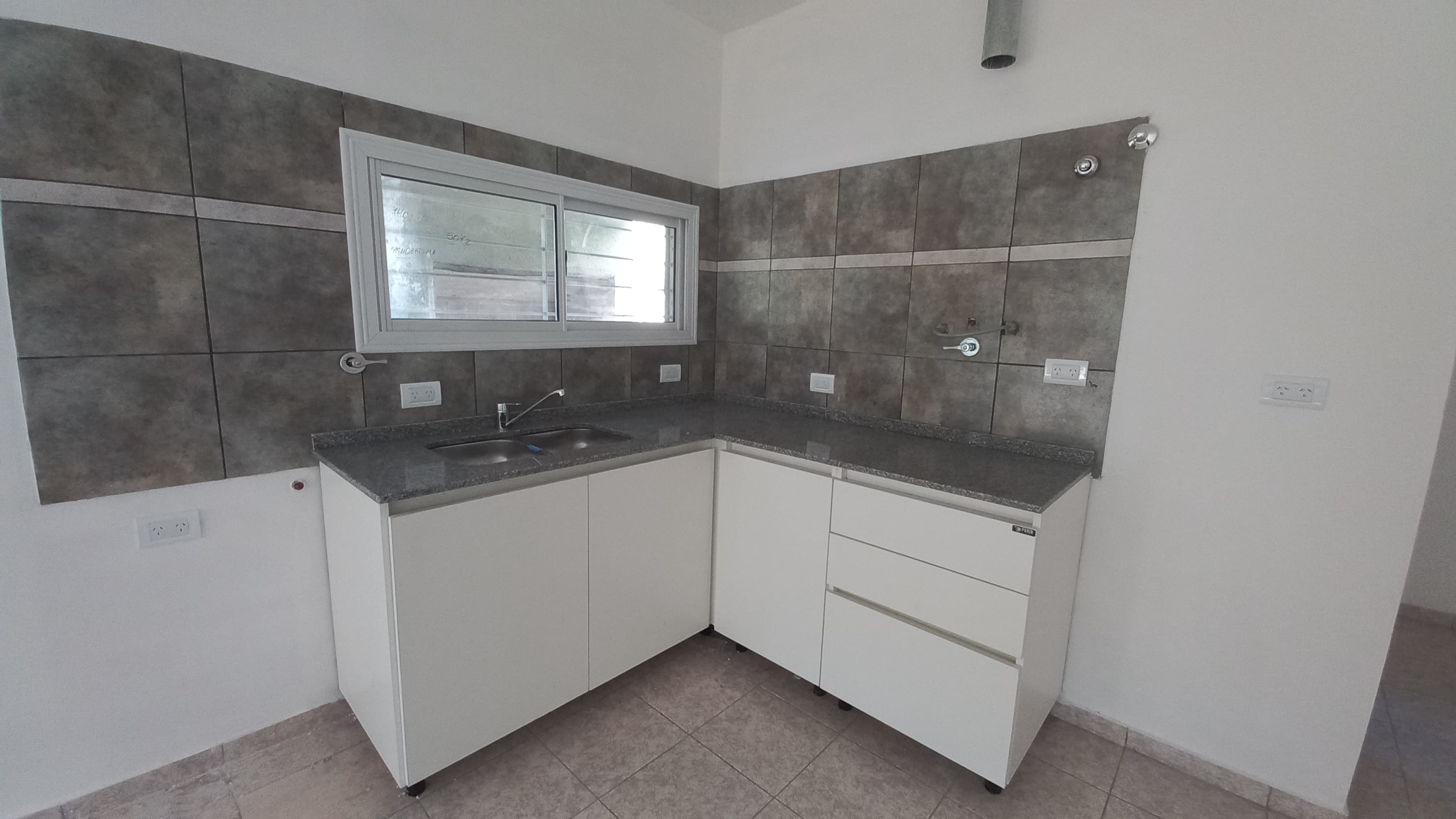 CASA EN VENTA A ESTRENAR COSQUÍN, Molinari - 2 dormitorios