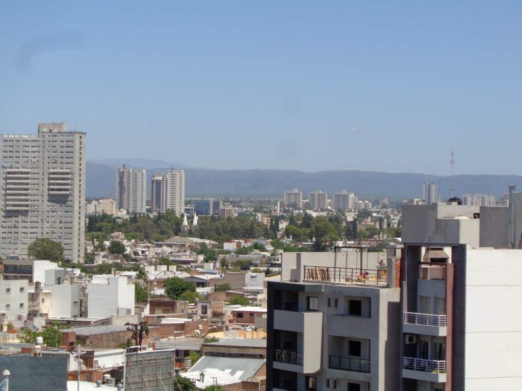 Barrio San Martín - Departamento Externo de 2 Dormitorio, Amplio y Luminoso con Cocina Separada y Excelente Vista. Sin Comisión