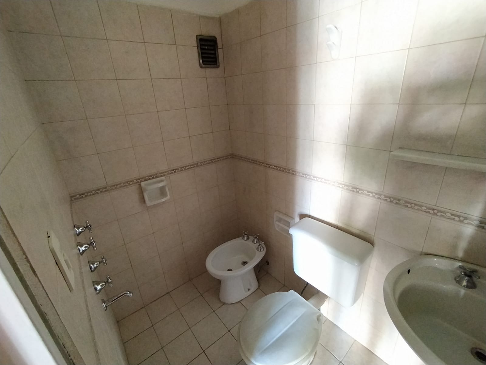 ALQ. AV COLÓN 1170 - B ALBERDI - CÓRDOBA - DPTO. 3 DORM. CDEP SERV.