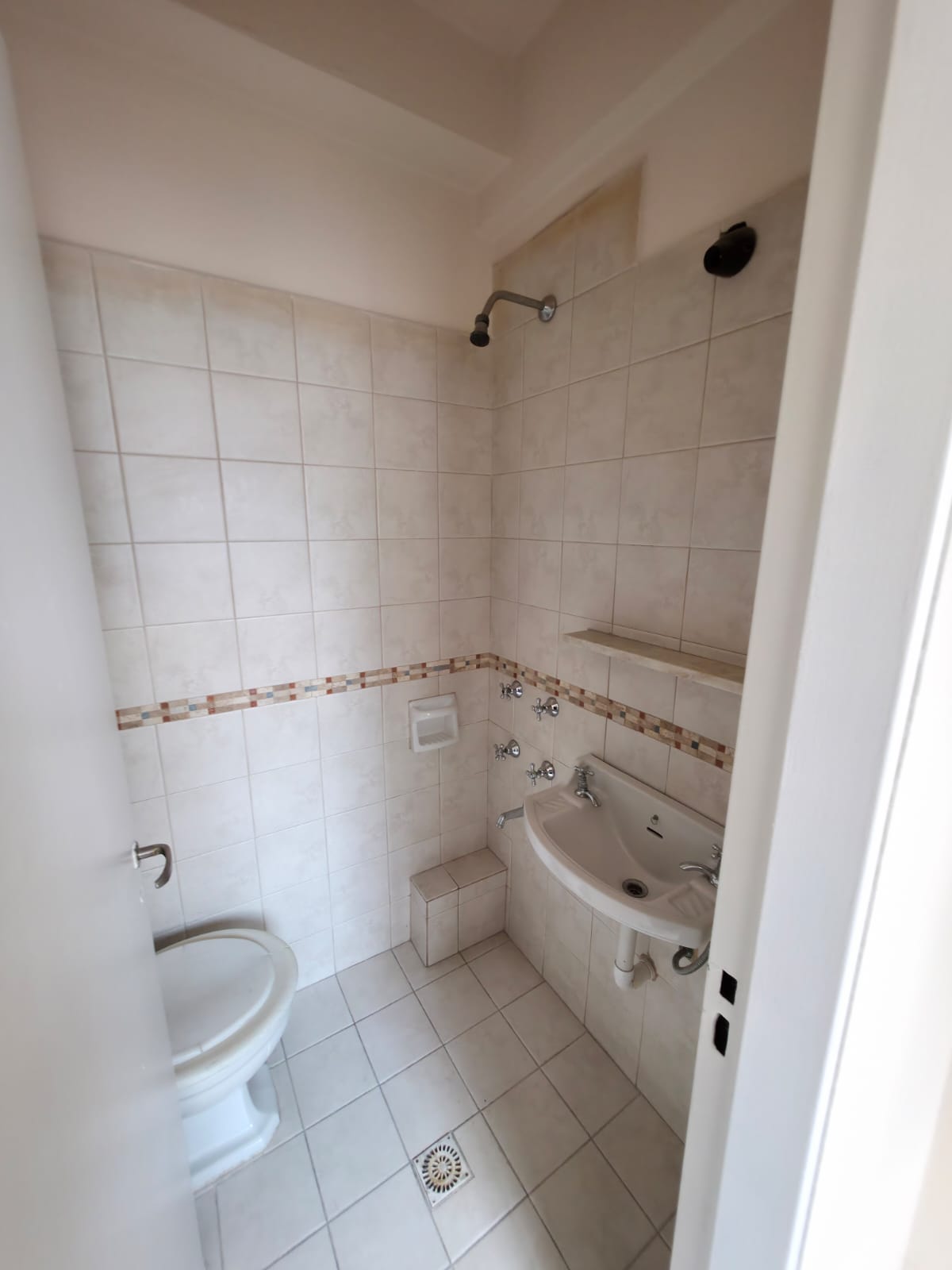 ALQ. AV COLÓN 1170 - B ALBERDI - CÓRDOBA - DPTO. 3 DORM. CDEP SERV.