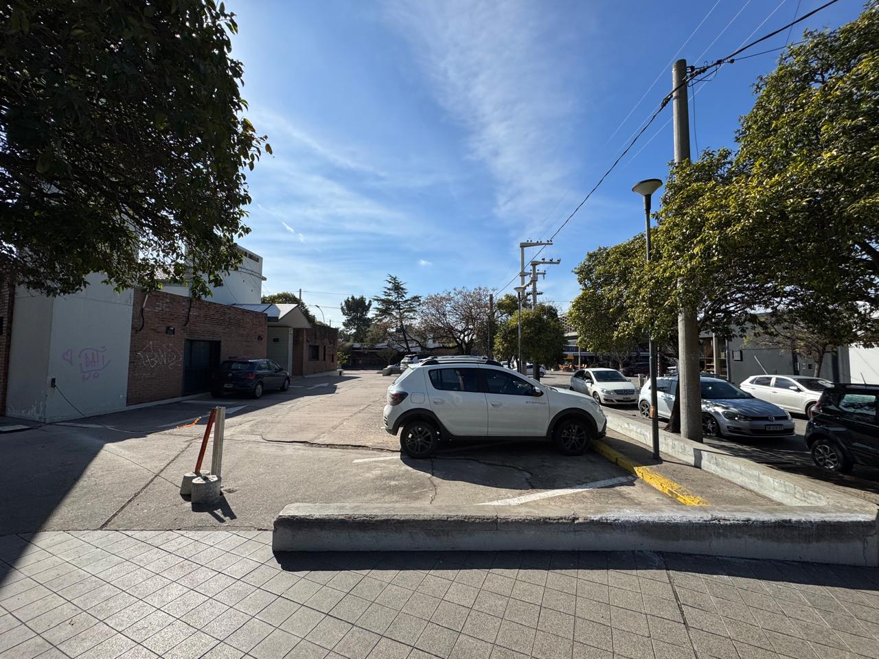 ESQ TEJEDA LOCAL CERRO DE LAS ROSAS 530m2 PROPIOS - EX HOSPITAL PRIVADO