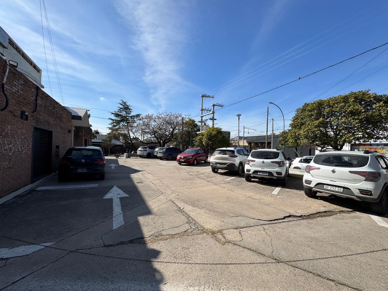 ESQ TEJEDA LOCAL CERRO DE LAS ROSAS 530m2 PROPIOS - EX HOSPITAL PRIVADO