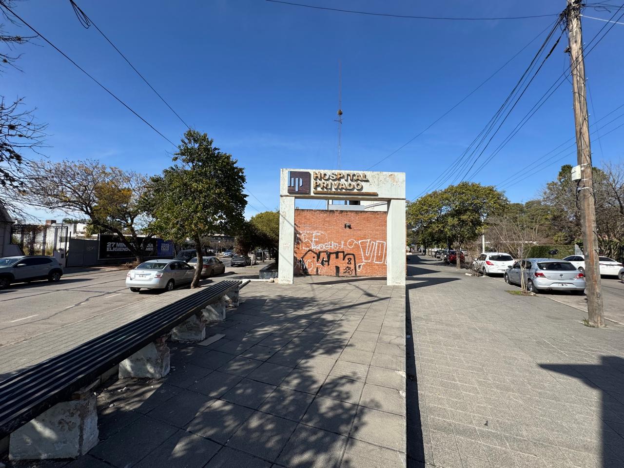 ESQ TEJEDA LOCAL CERRO DE LAS ROSAS 530m2 PROPIOS - EX HOSPITAL PRIVADO