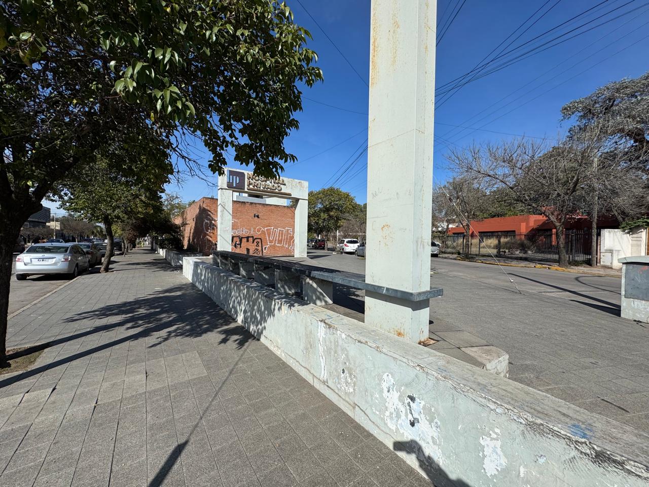 ESQ TEJEDA LOCAL CERRO DE LAS ROSAS 530m2 PROPIOS - EX HOSPITAL PRIVADO