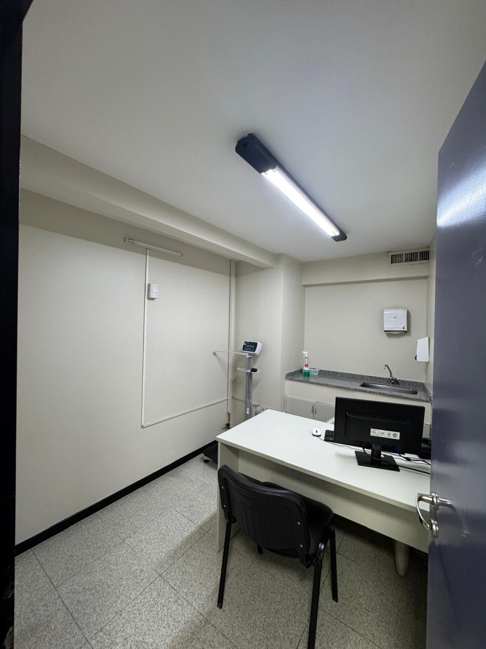 ESQ TEJEDA LOCAL CERRO DE LAS ROSAS 530m2 PROPIOS - EX HOSPITAL PRIVADO