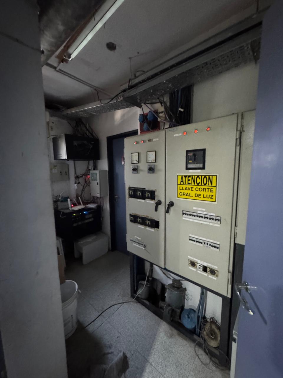 ESQ TEJEDA LOCAL CERRO DE LAS ROSAS 530m2 PROPIOS - EX HOSPITAL PRIVADO