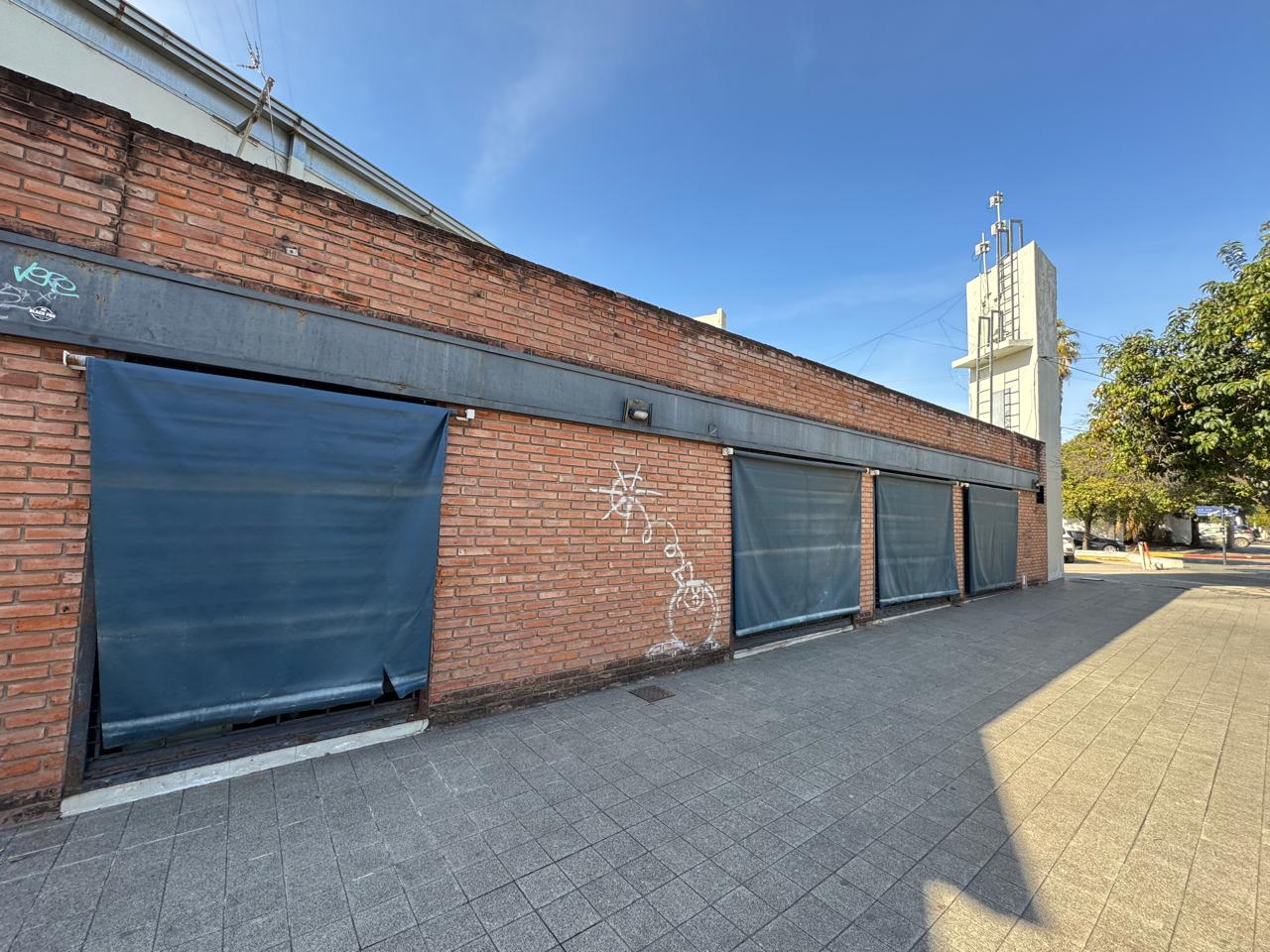 ESQ TEJEDA LOCAL CERRO DE LAS ROSAS 530m2 PROPIOS - EX HOSPITAL PRIVADO