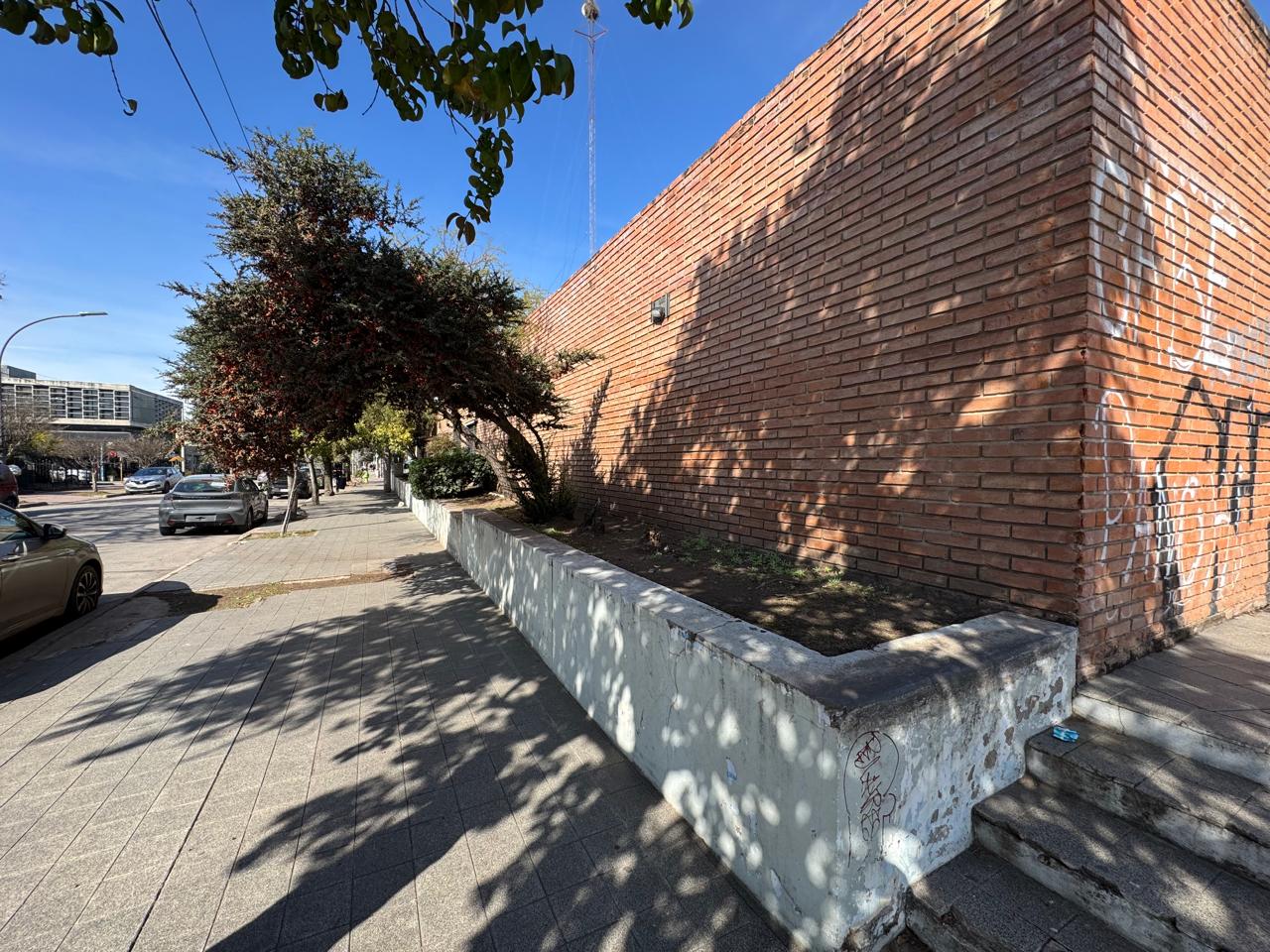 ESQ TEJEDA LOCAL CERRO DE LAS ROSAS 530m2 PROPIOS - EX HOSPITAL PRIVADO