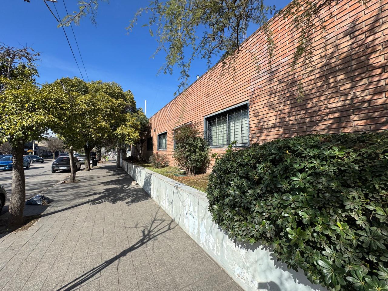 ESQ TEJEDA LOCAL CERRO DE LAS ROSAS 530m2 PROPIOS - EX HOSPITAL PRIVADO