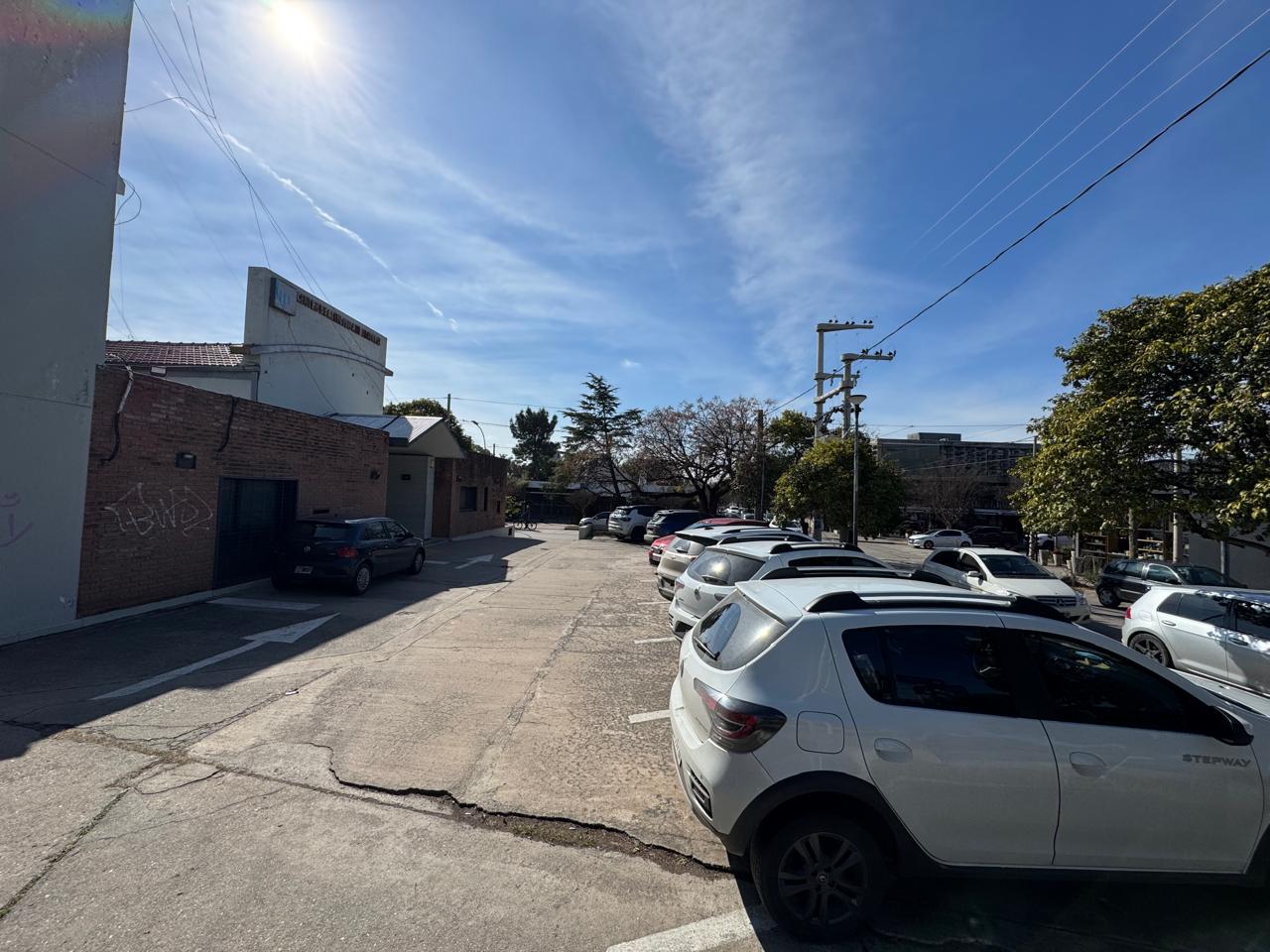 ESQ TEJEDA LOCAL CERRO DE LAS ROSAS 530m2 PROPIOS - EX HOSPITAL PRIVADO