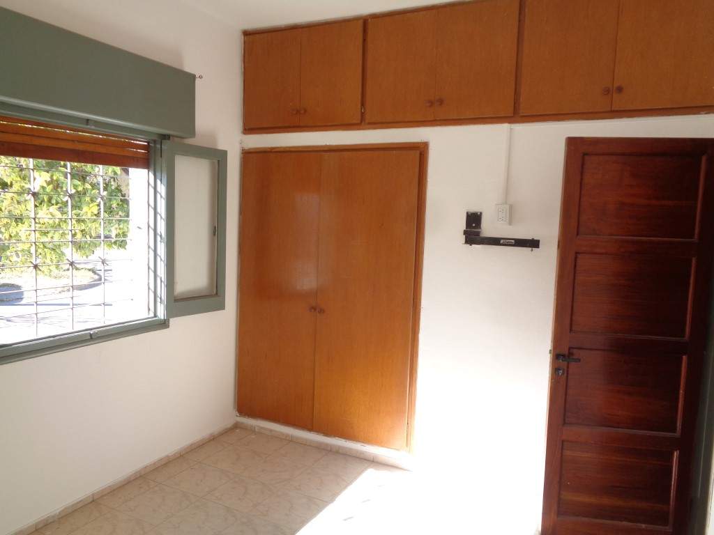 Barrio Villa Mafequin - Casa de 2 Dormitorios, Amplia con Garaje Doble, Cocina Comedor, Escritorio, Quincho con Asador y Patio