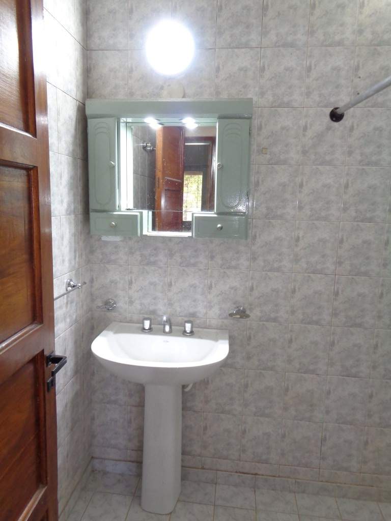 Barrio Villa Mafequin - Casa de 2 Dormitorios, Amplia con Garaje Doble, Cocina Comedor, Escritorio, Quincho con Asador y Patio