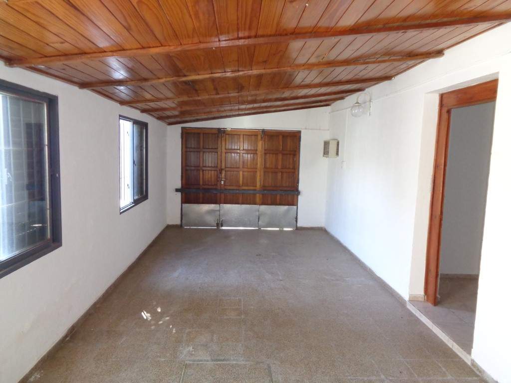 Barrio Villa Mafequin - Casa de 2 Dormitorios, Amplia con Garaje Doble, Cocina Comedor, Escritorio, Quincho con Asador y Patio