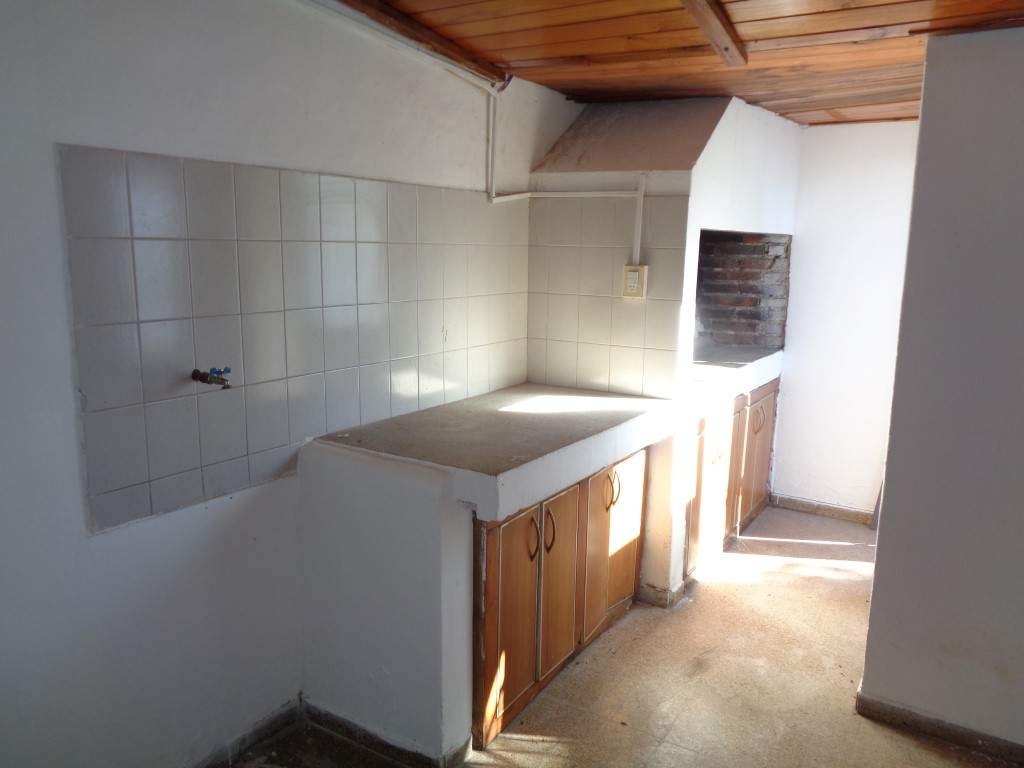 Barrio Villa Mafequin - Casa de 2 Dormitorios, Amplia con Garaje Doble, Cocina Comedor, Escritorio, Quincho con Asador y Patio
