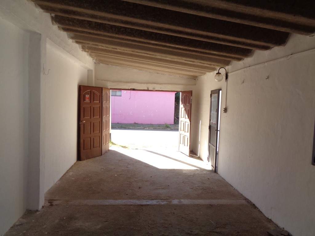 Barrio Villa Mafequin - Casa de 2 Dormitorios, Amplia con Garaje Doble, Cocina Comedor, Escritorio, Quincho con Asador y Patio