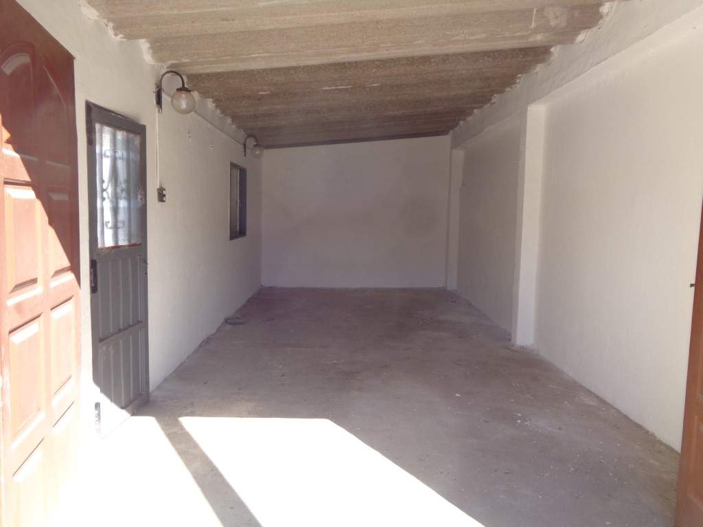 Barrio Villa Mafequin - Casa de 2 Dormitorios, Amplia con Garaje Doble, Cocina Comedor, Escritorio, Quincho con Asador y Patio