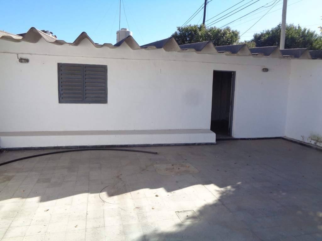 Barrio Villa Mafequin - Casa de 2 Dormitorios, Amplia con Garaje Doble, Cocina Comedor, Escritorio, Quincho con Asador y Patio