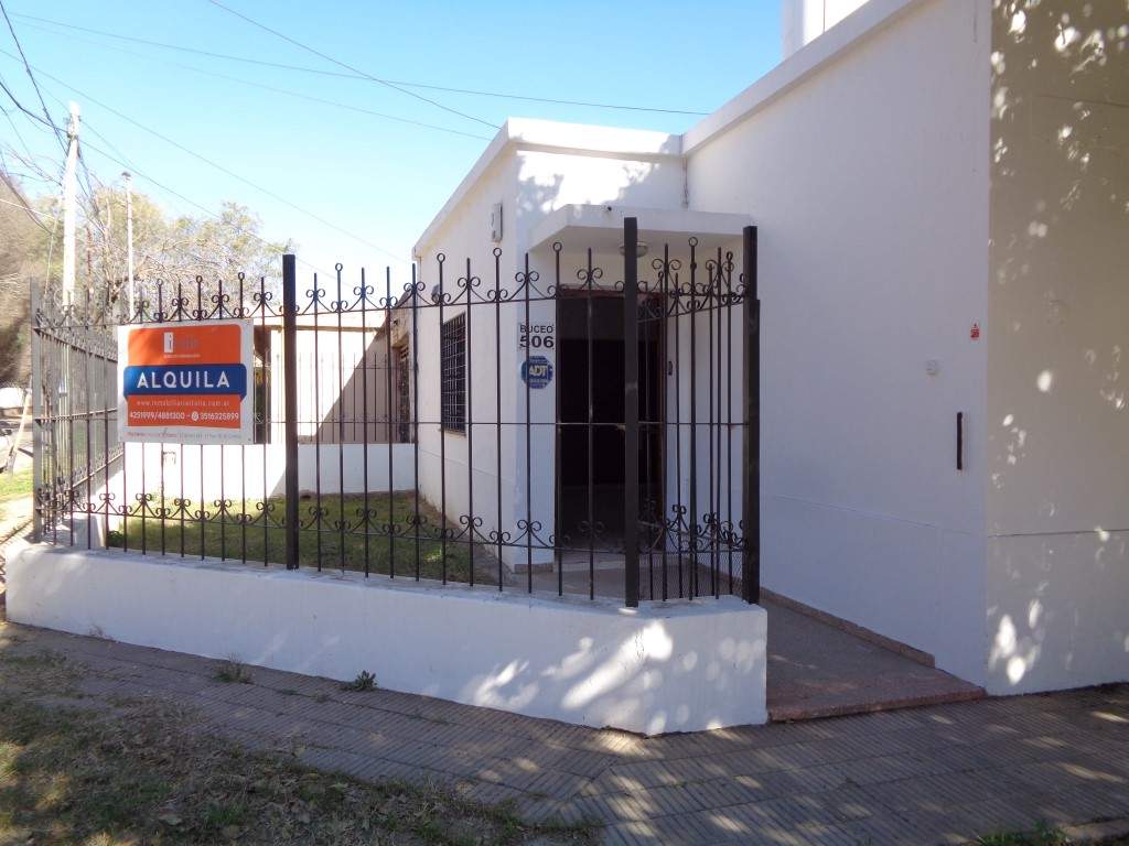 Barrio Villa Mafequin - Casa de 2 Dormitorios, Amplia con Garaje Doble, Cocina Comedor, Escritorio, Quincho con Asador y Patio
