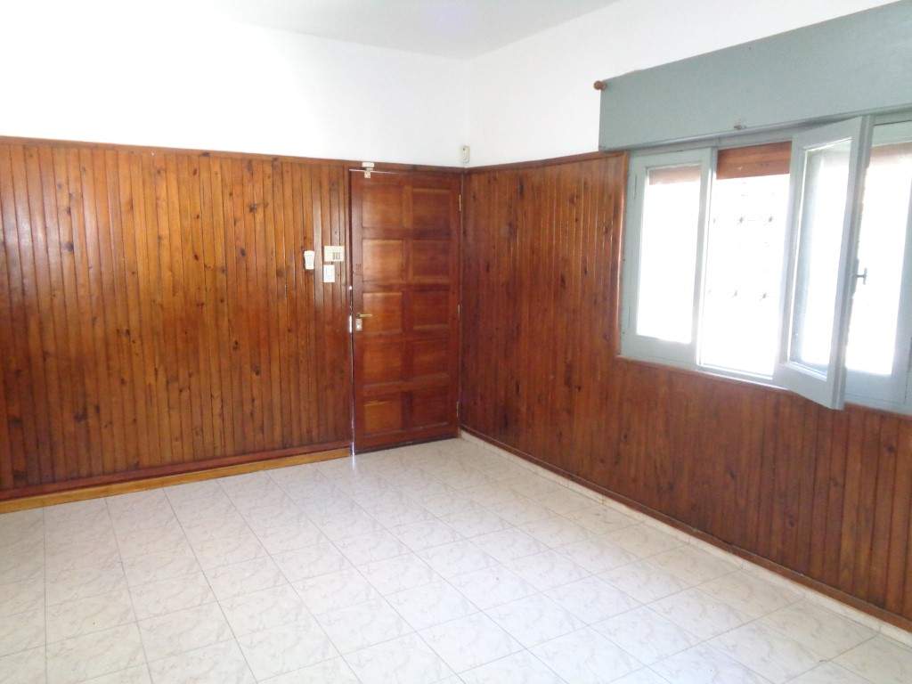 Barrio Villa Mafequin - Casa de 2 Dormitorios, Amplia con Garaje Doble, Cocina Comedor, Escritorio, Quincho con Asador y Patio