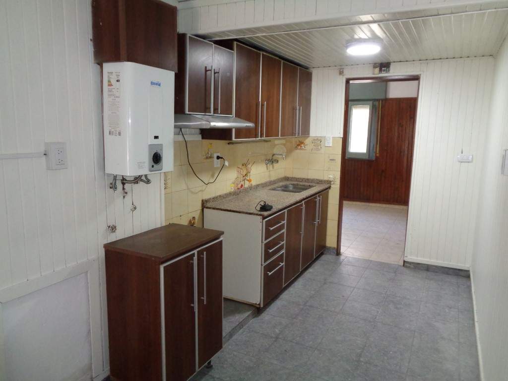 Barrio Villa Mafequin - Casa de 2 Dormitorios, Amplia con Garaje Doble, Cocina Comedor, Escritorio, Quincho con Asador y Patio