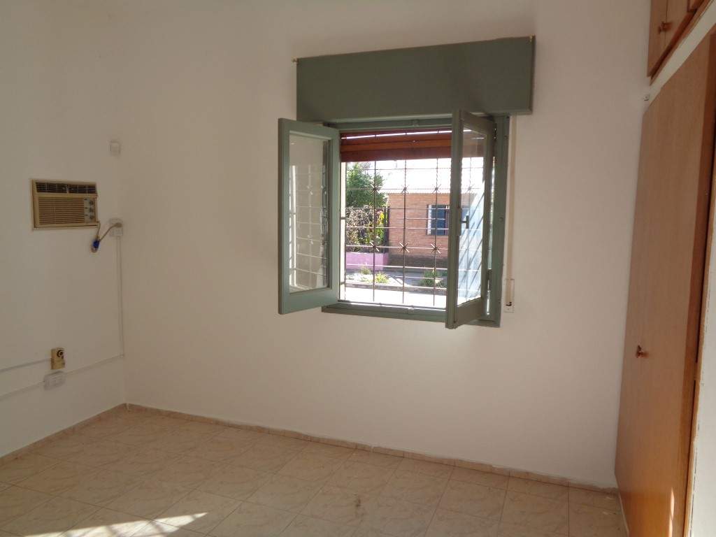 Barrio Villa Mafequin - Casa de 2 Dormitorios, Amplia con Garaje Doble, Cocina Comedor, Escritorio, Quincho con Asador y Patio