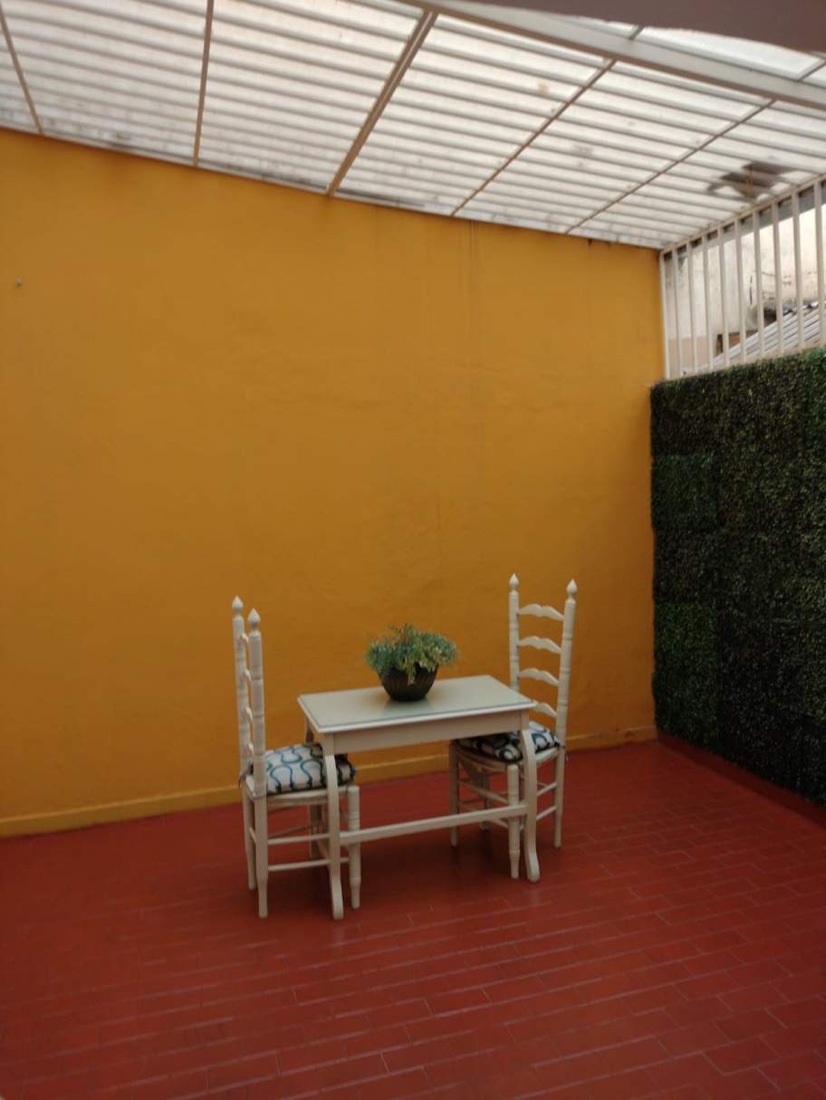 Monoambiente en alquiler con patio, uso oficina o consultorio
