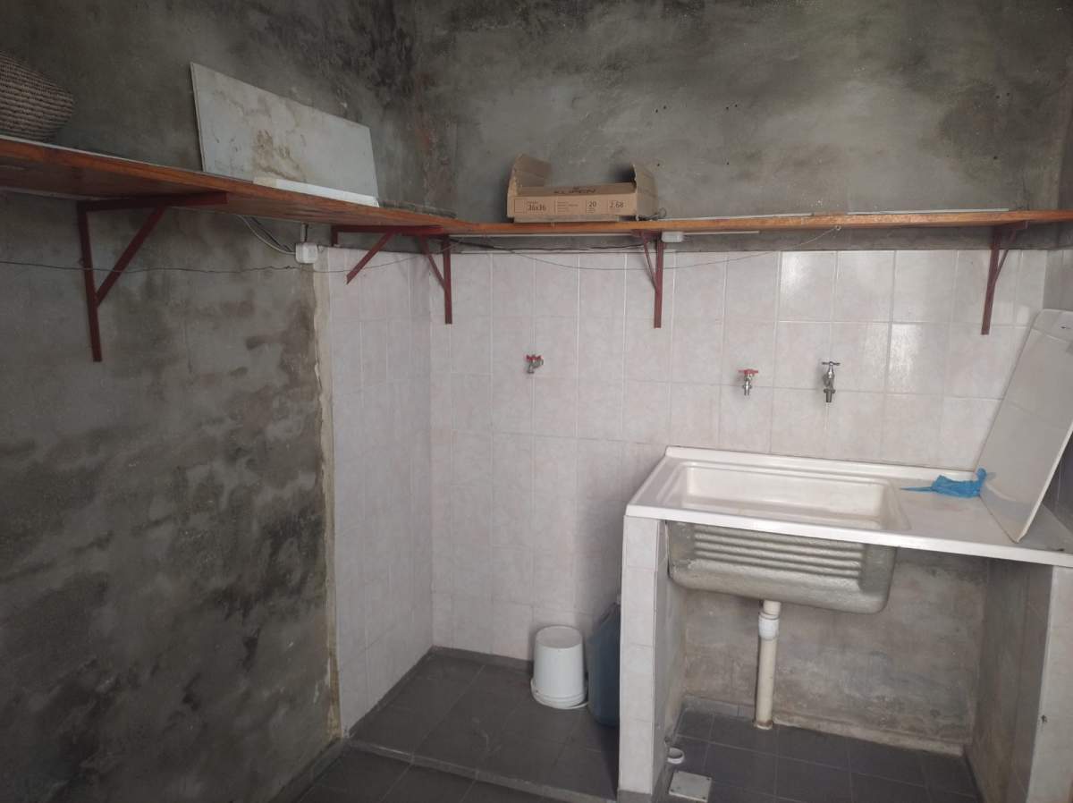 CASA EN VENTA EN BARRIO TALLERES OESTE- REMODELADA