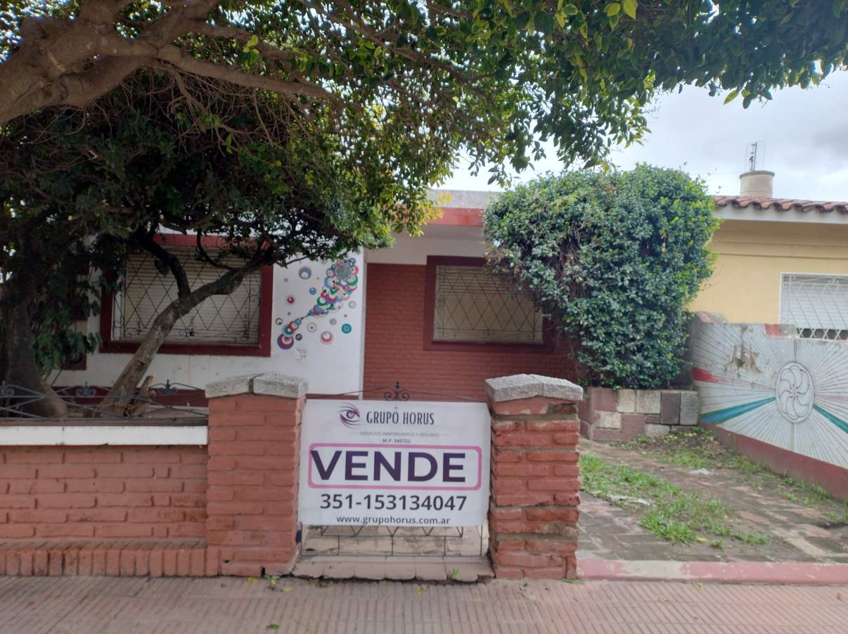 SE VENDE CASA  DEPTO EN BARRIO ALBERDI