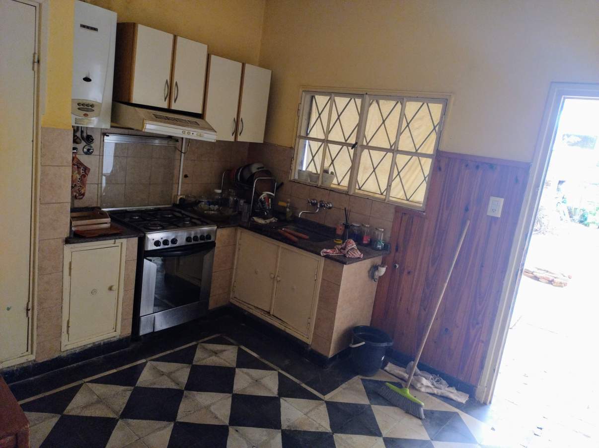 SE VENDE CASA  DEPTO EN BARRIO ALBERDI
