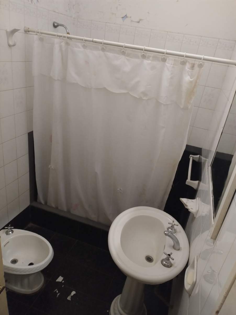 SE VENDE CASA  DEPTO EN BARRIO ALBERDI