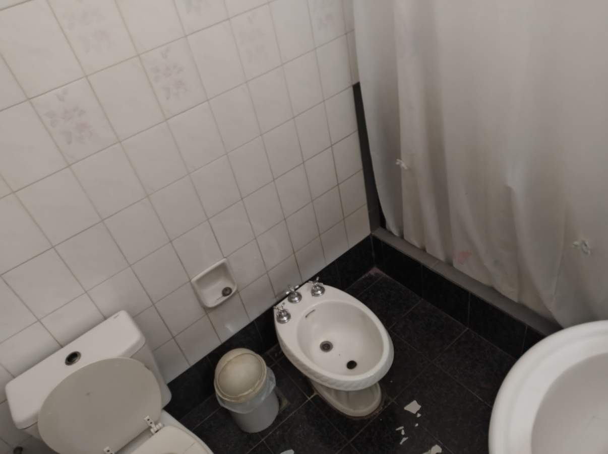 SE VENDE CASA  DEPTO EN BARRIO ALBERDI