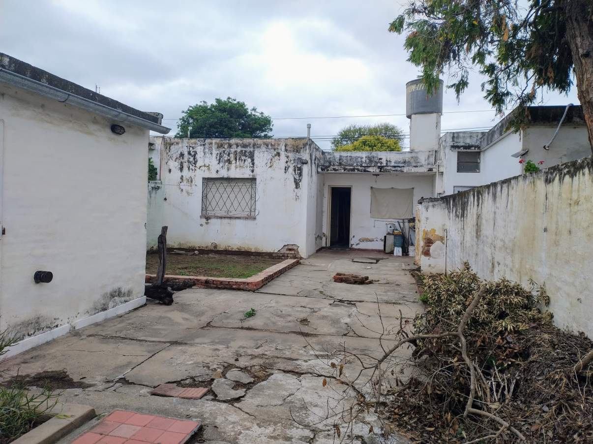 SE VENDE CASA  DEPTO EN BARRIO ALBERDI