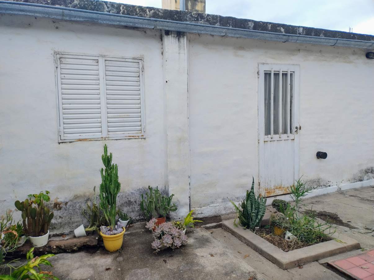 SE VENDE CASA  DEPTO EN BARRIO ALBERDI