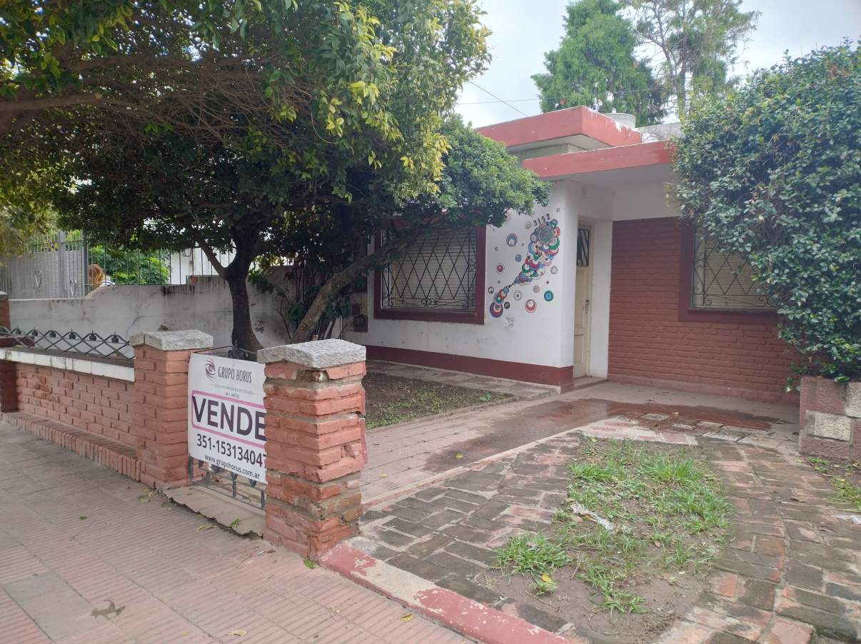 SE VENDE CASA  DEPTO EN BARRIO ALBERDI