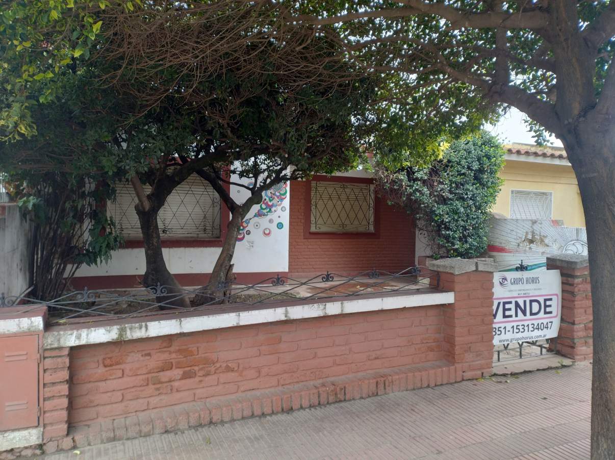 SE VENDE CASA  DEPTO EN BARRIO ALBERDI