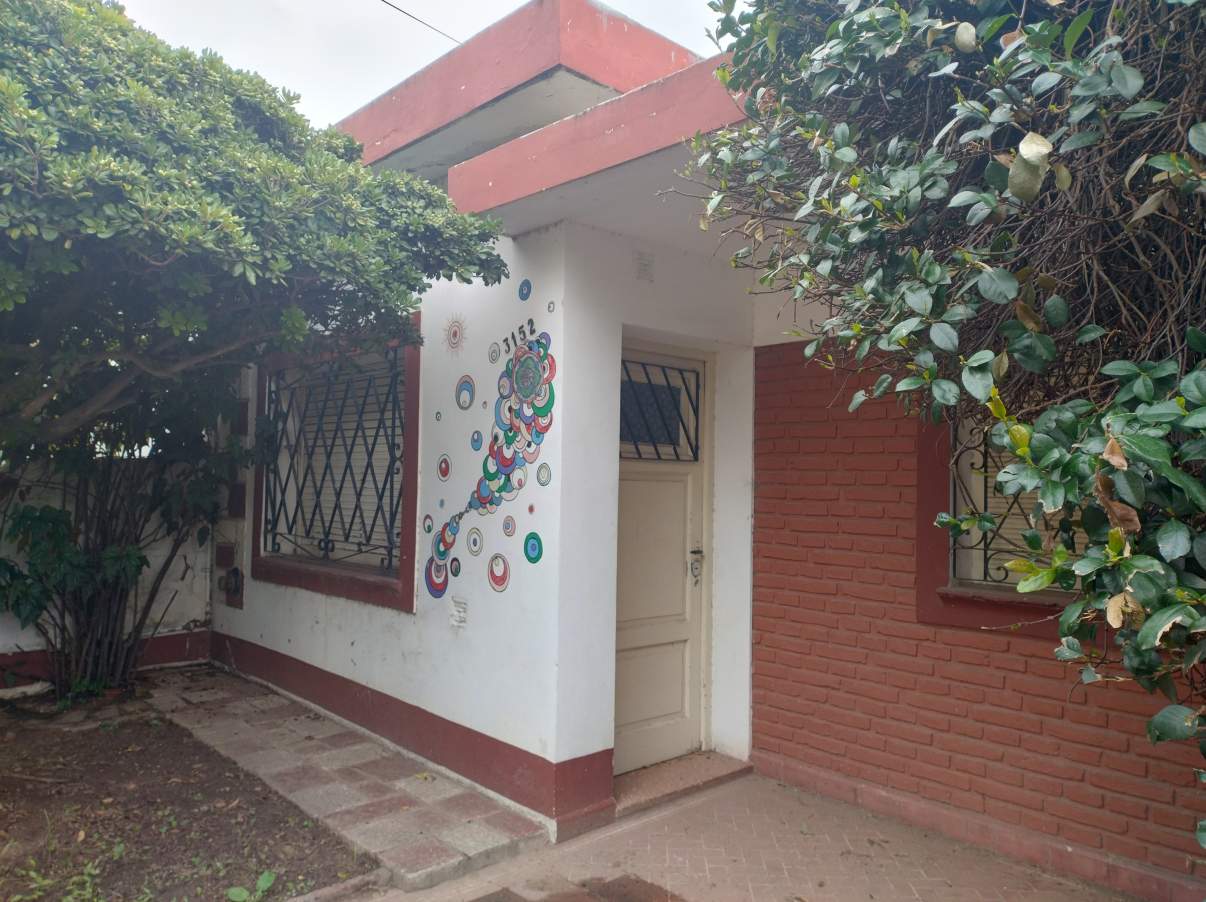 SE VENDE CASA  DEPTO EN BARRIO ALBERDI