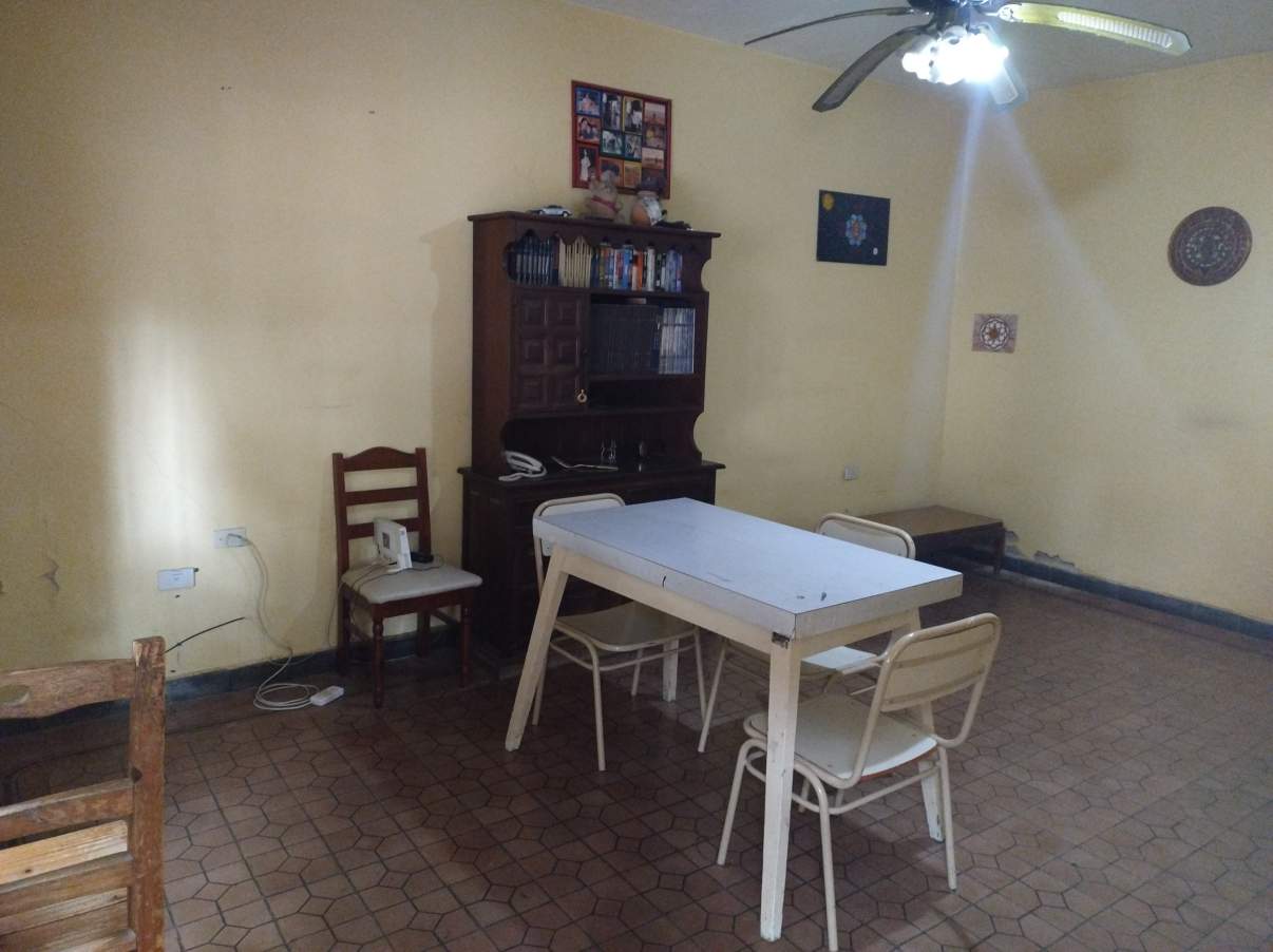 SE VENDE CASA  DEPTO EN BARRIO ALBERDI
