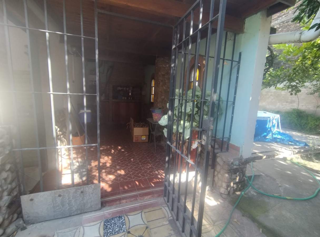 SE VENDE CASA EN BARRIO SAN VICENTE